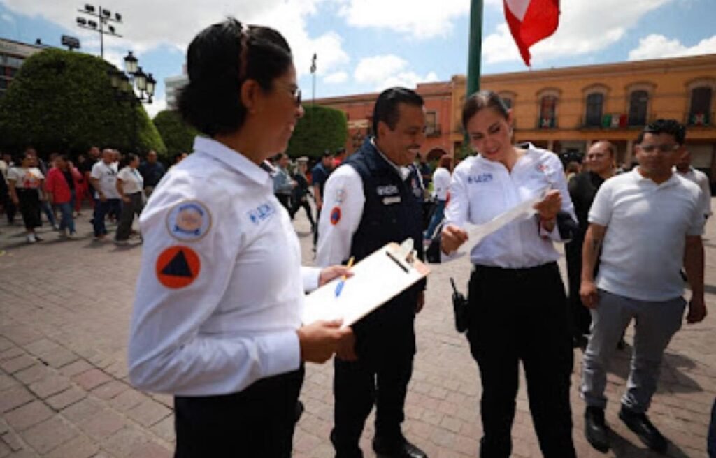 Lleva León la prevención hasta los hogares con planes familiares de Protección Civil