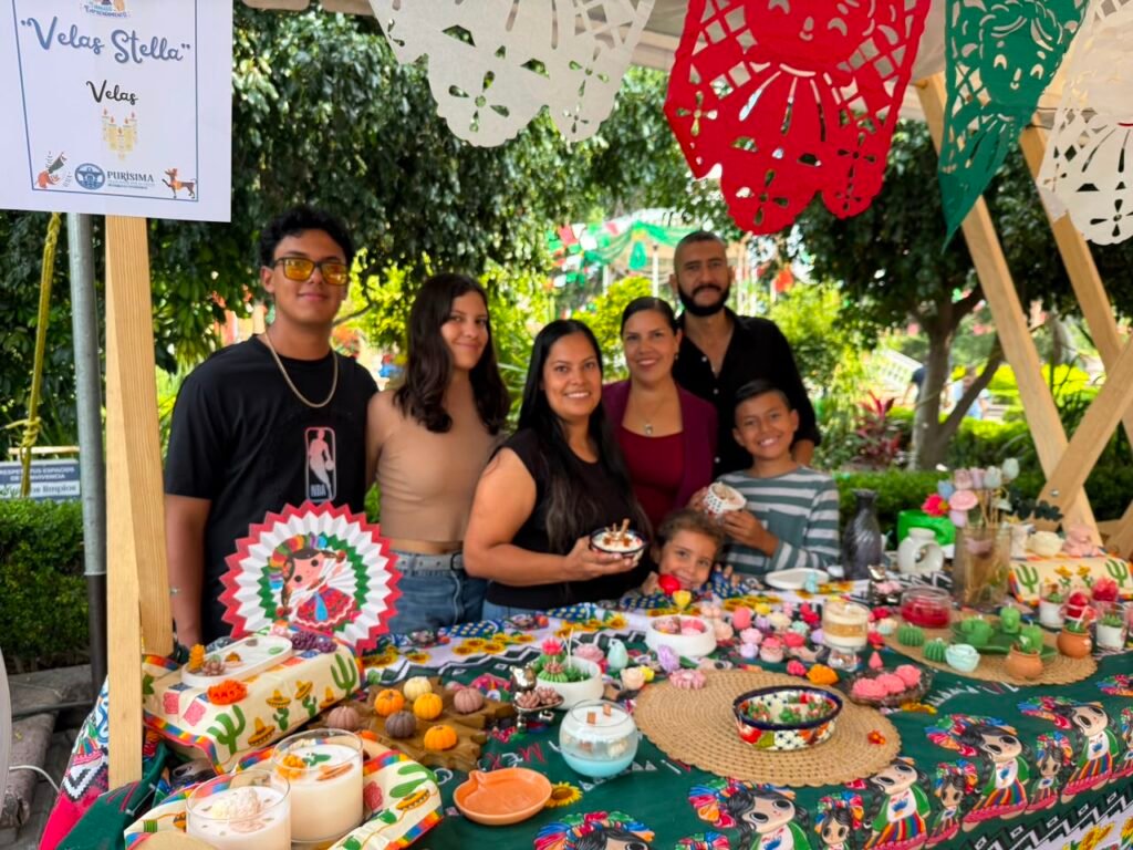 Realizan tianguis del emprendimiento por fiestas patrias en Purísima del Rincón