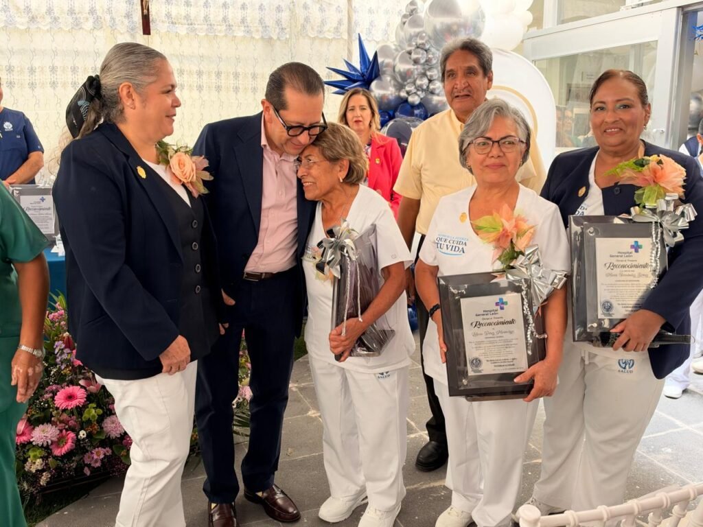 Concluyen servidores públicos exitosa trayectoria laboral en Hospistal de la Gente