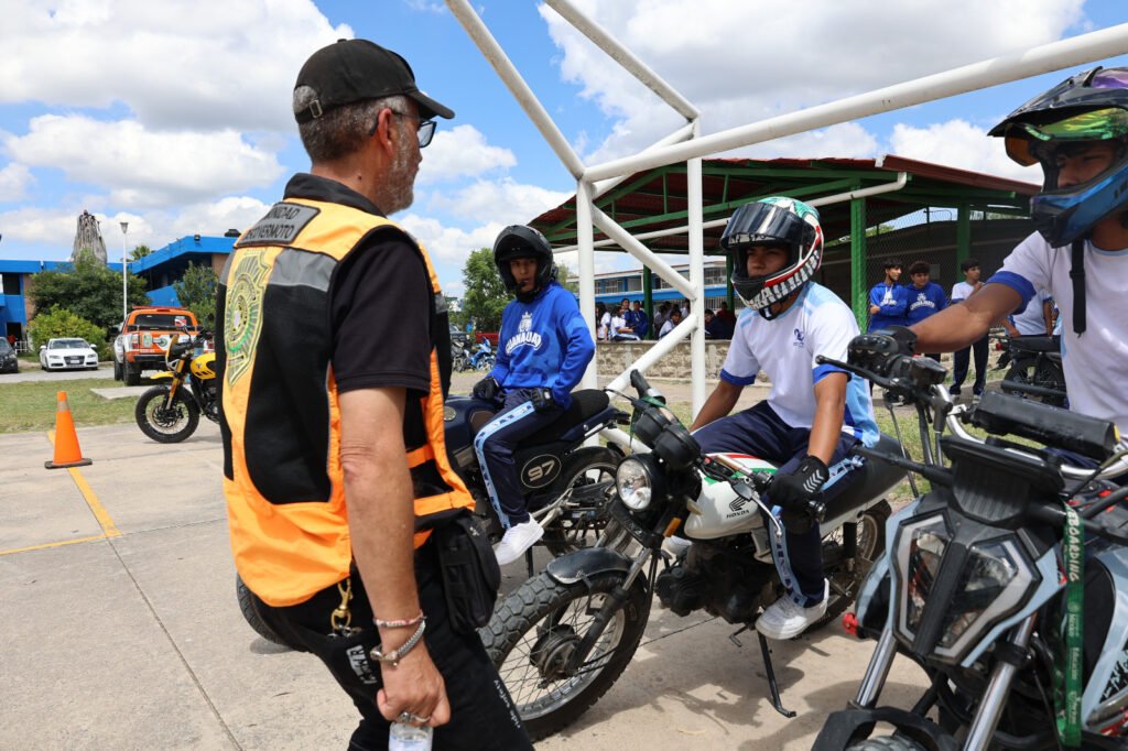 Está en marcha taller de seguridad vial de manejo de motocicletas en Purísima