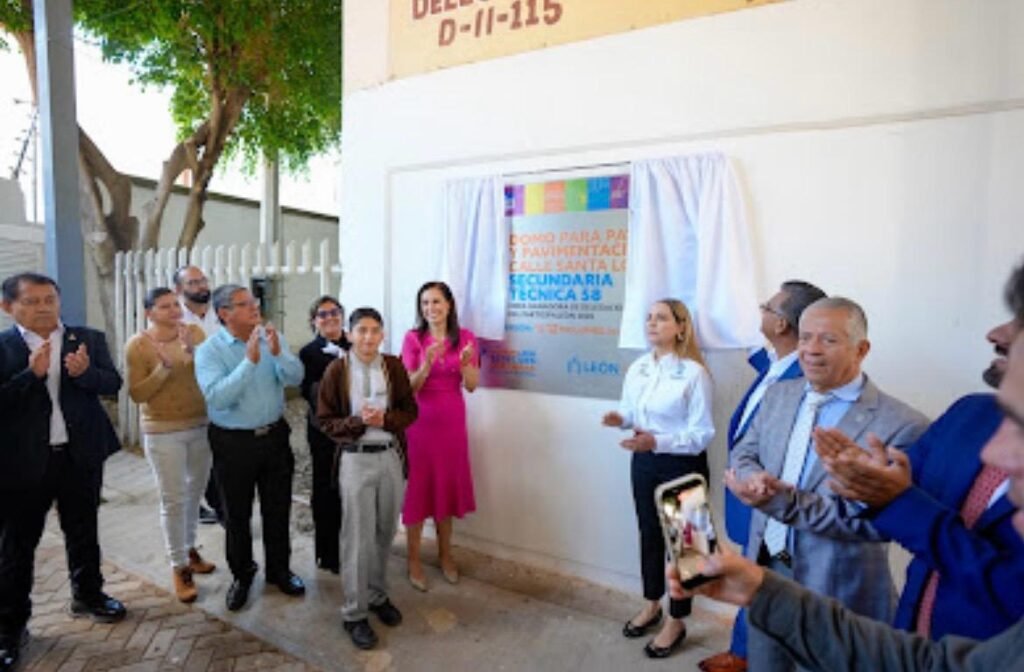 Participa León cumple los sueños de los estudiantes de la Secundaria Técnica Número 58