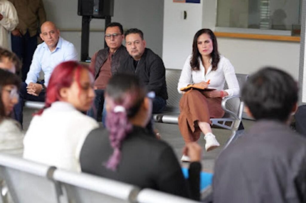 Escucha Ale Gutiérrez a estudiantes y acuerda acciones para mejorar su movilidad y seguridad