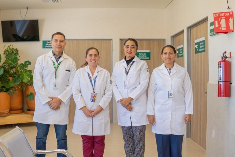 Reconoce IMSS Guanajuato quehacer institucional de más de 4 mil médicas y médicos en su día