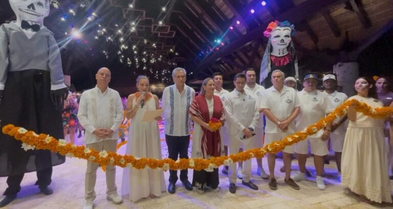 Cinco alfombristas de Uriangato abrieron el Festival de la Vida y la Muerte Xcaret 2026 con tapete monumental